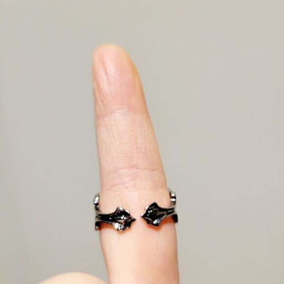 Brand New Silver Skull King Ring Adjustable Size - Picture 7 of 7